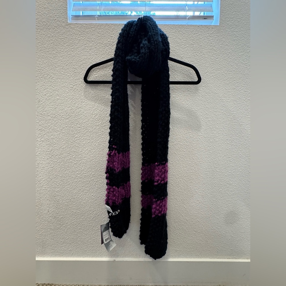 NWT Ariat FEI Cable Winter Knit Scarf in black and purple